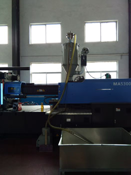 塑料垃圾桶生產車間